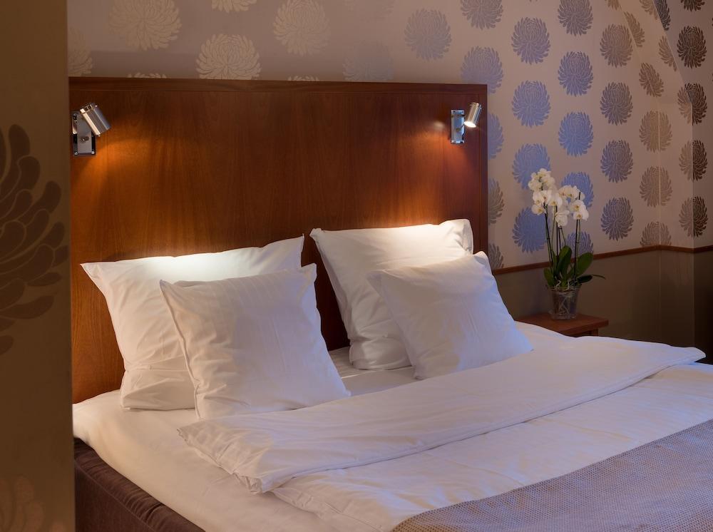 Hotel Western Grand 4*