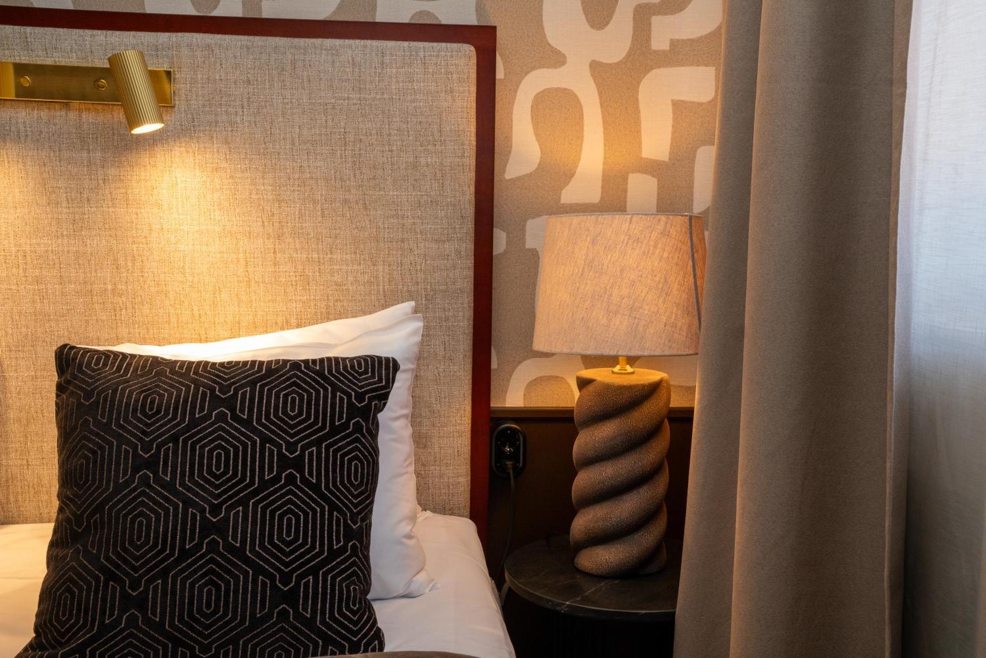 Hotel Western Grand 4*